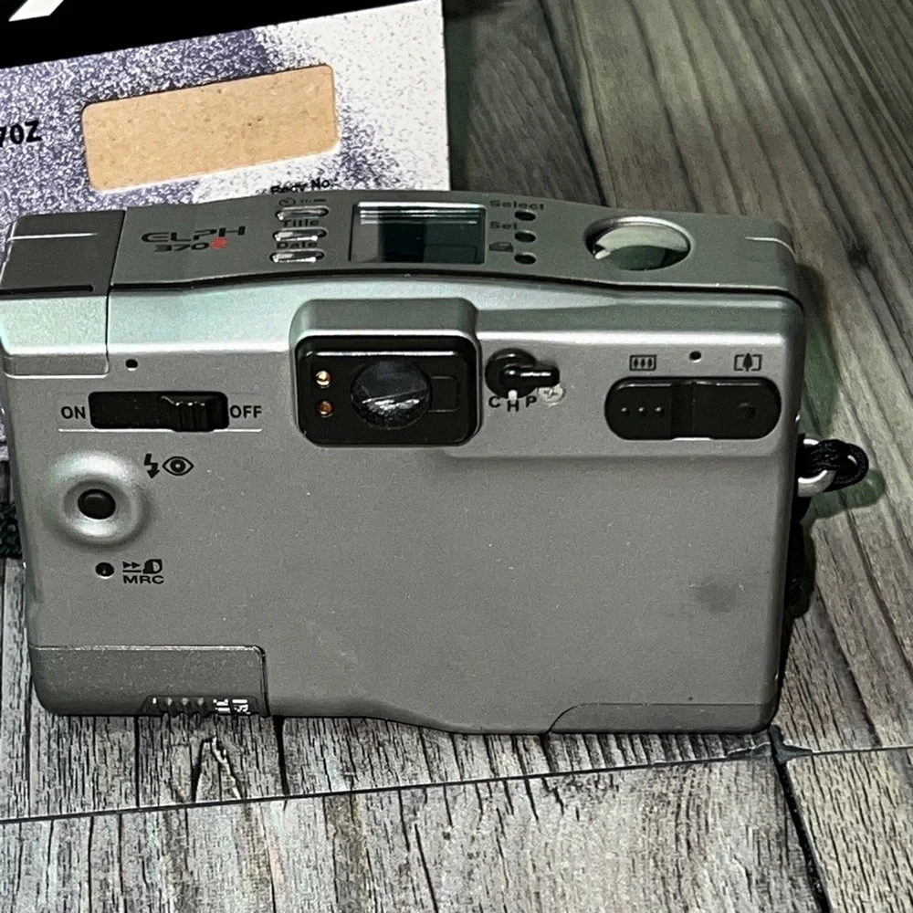 Canon Elph 370Z APS Point & Shoot Film Camera 23-69mm zoom lens with manual